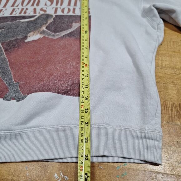 Taylor Swift The Eras Tour White Sweatshirt Size Xl As‎ Is Spots - Picture 9 of 11